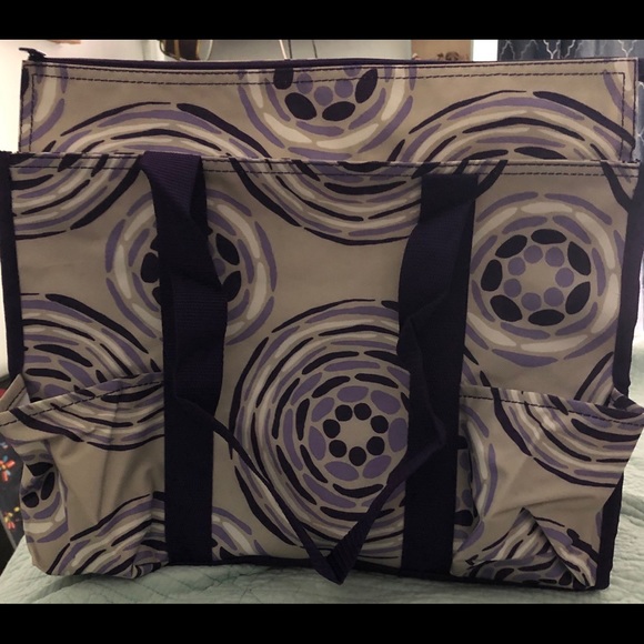 thirty-one Handbags - Thirtyone geopop zippered tote NEW